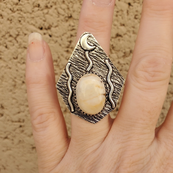 New Witchy Mookaite Horned Crescent Moon 925 Silver Ring. - Picture 2 of 9